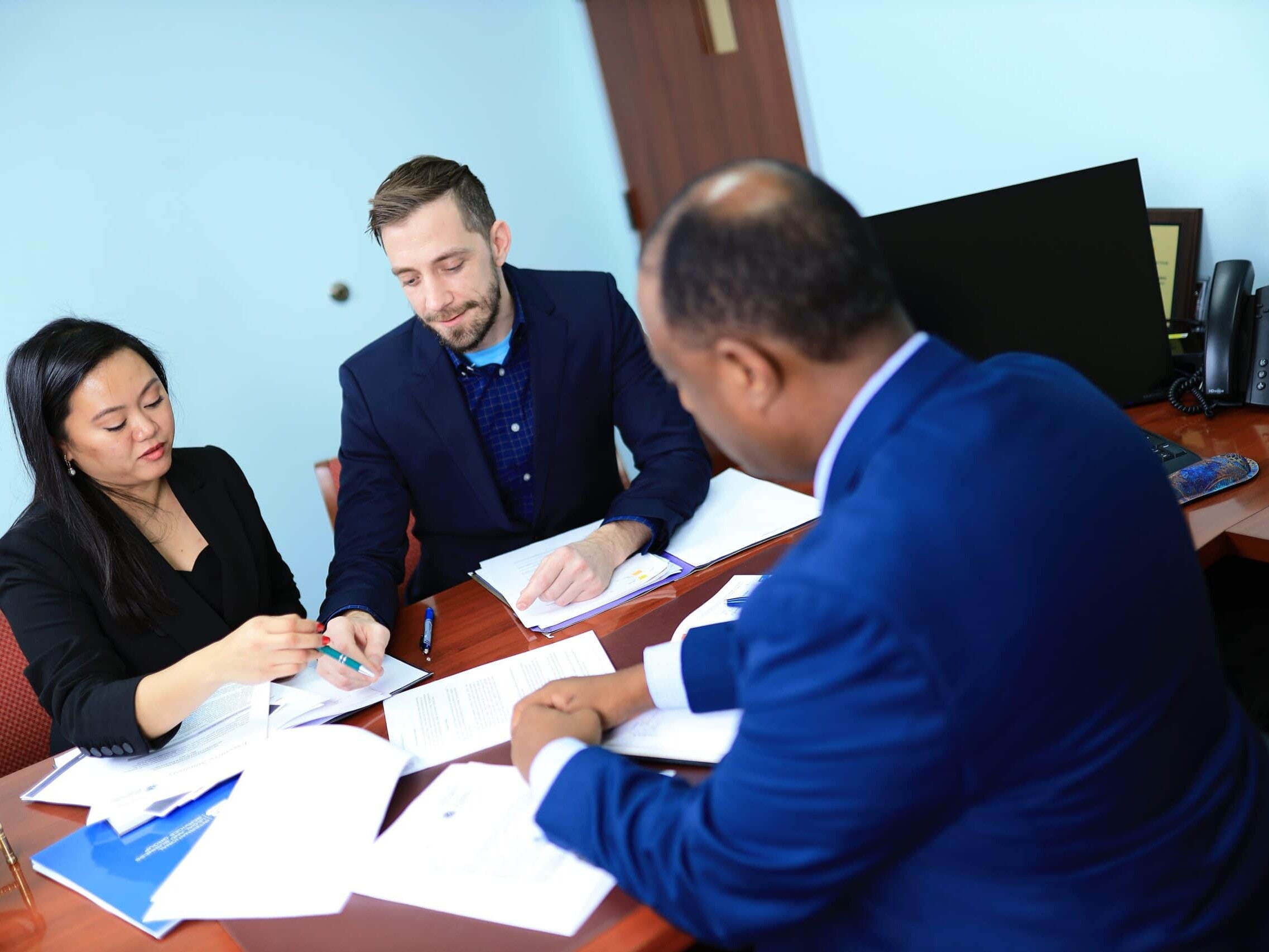 lawyers discussing a case